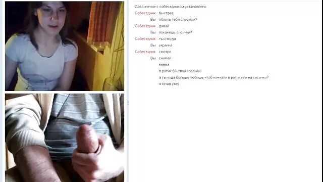 Un dessin animé youporn mec caresse la chatte d'une fille japonaise à travers une culotte