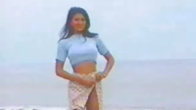Sexy Naida dbz xxx hentai se frotte la chatte