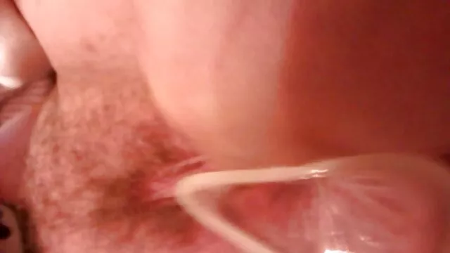 Un negrito maigre se déshabille devant un mec et suce une belle hentai pporno bite dans une pose 69