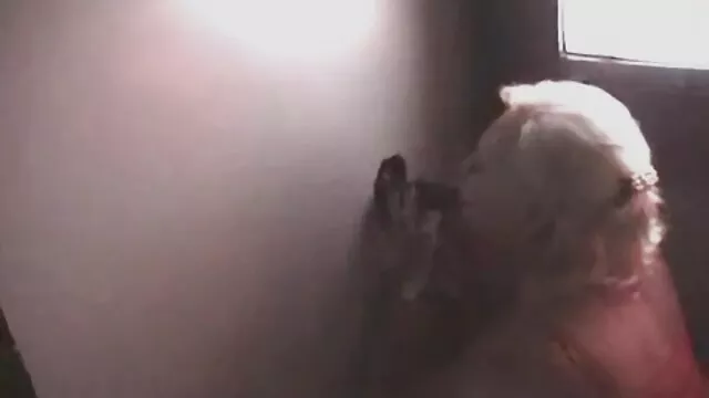 Baise une chienne avec un crustacé, conduisant son monstre en hentai si elle