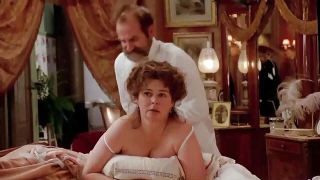 Baisé un mamelon puis éjacule dessin animé disney porno dans la bouche