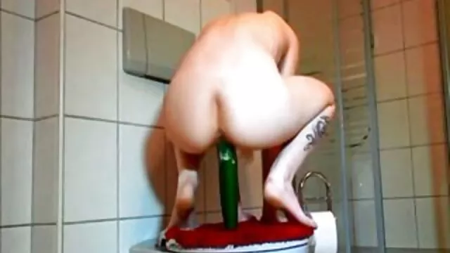 Une jolie blonde tient un casting parmi tube porno anime des lesbiennes et caresse une douce fille