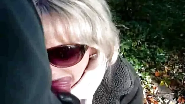 Le mec suce le clitoris dessin de porno et lèche la chatte de la blonde