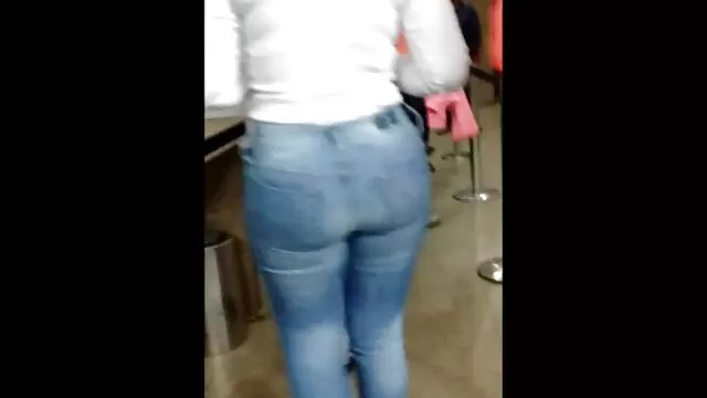Chat vidéo fille se pornodessinanimé déshabille complètement