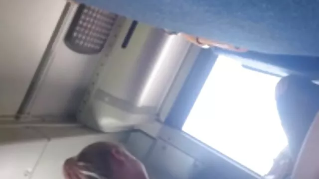 La femme au foyer hentai pirno brune aux gros seins Ava Addams suce une bite