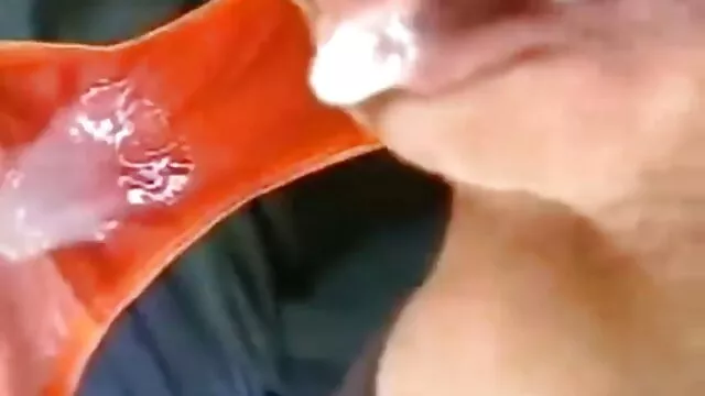 La jeune pornodrome anime Katie séduite et baisée par un masseur