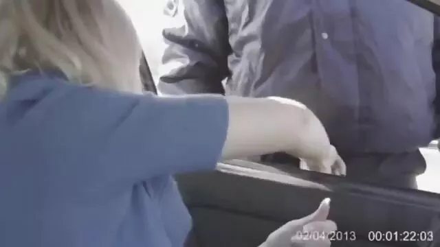 Elle a tourné son cul et ses jambes dessin animé porno 3d en leggings un peu devant le mec, puis a pris sa bite dans sa bouche et l'a sucé à chaud. Le gars n'a pas pu le supporter pendant longtemps, a plié son cancer et a arraché les tomates!