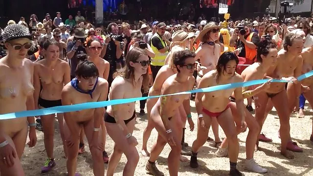 Petite amie allemande chaude dessin animé sex video s'occupe de l'orgasme