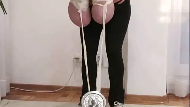 Sexy youporn animé Celeste caresse la chatte avec ses doigts
