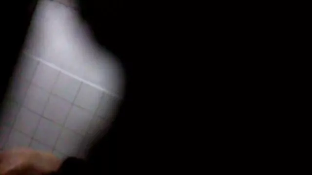 La blonde se dresse crustacé et culotte avec video de sexe animé des rouleaux