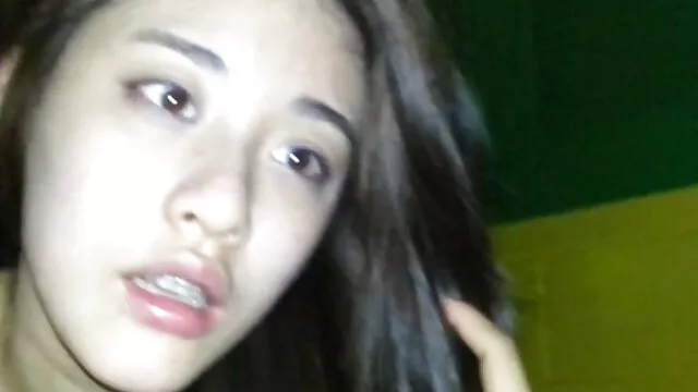 Une streaming porno hentai belle brune enlève ses vêtements et baise avec un jeune homme