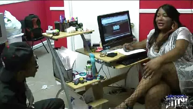 Superbe fille aux cheveux bruns anime pornno baise avec son amant