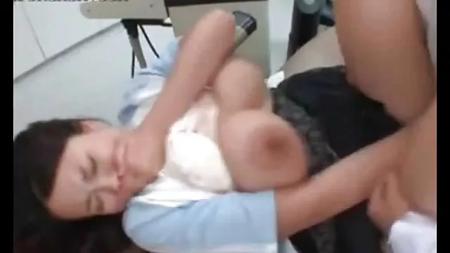 La vraie beauté demande de la diligence et video dessin animé sex des soins. C'est pourquoi la beauté s'est levée si tôt et, assise devant le miroir, commence à traiter sa peau avec toutes sortes de crèmes et d'huiles.
