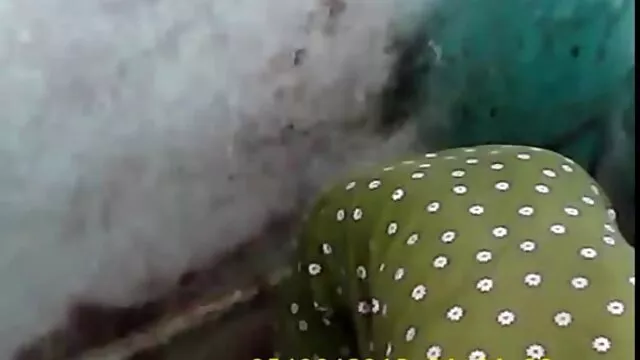 La dame lubrique a appelé le plombier pour réparer l'évier de la cuisine, mais elle était tellement emportée hentai pornoo par le beau mec qu'au lieu d'outils, elle lui a donné son tendre mandarin.