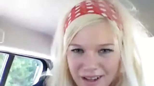 Une jeune fille asiatique était remplie d'huile parfumée porno cartoon anime